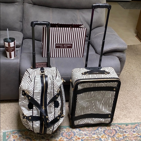 Henri Bendel 4 piece Luggage set 💥 - Picture 2 of 9